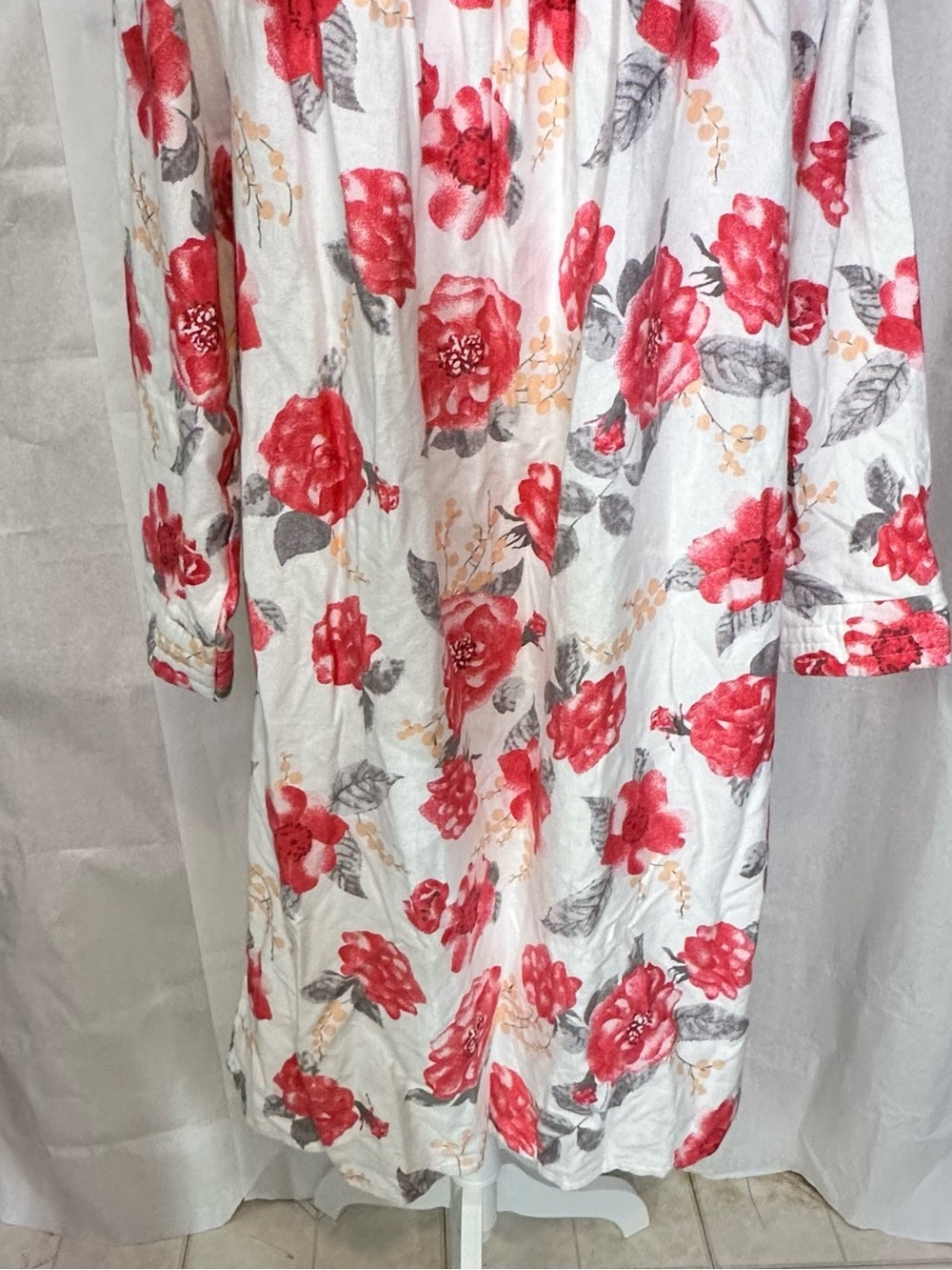 Floral Coral and White Quilted Robe - Picture 8 of 13